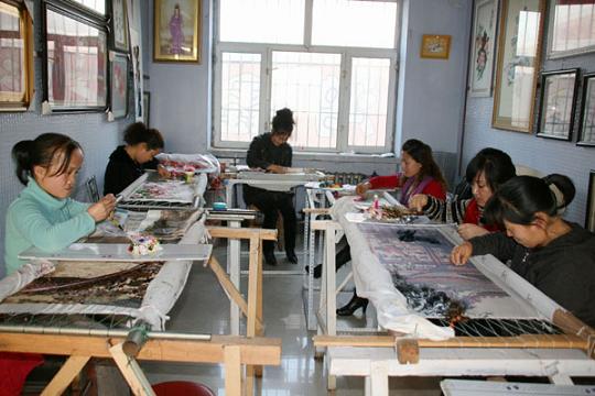 绣娘创业故事，球友会官方入口绣庄