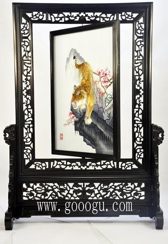 球友会官方入口老虎图案、精品绣工，虎的形象刻画的栩栩如生！