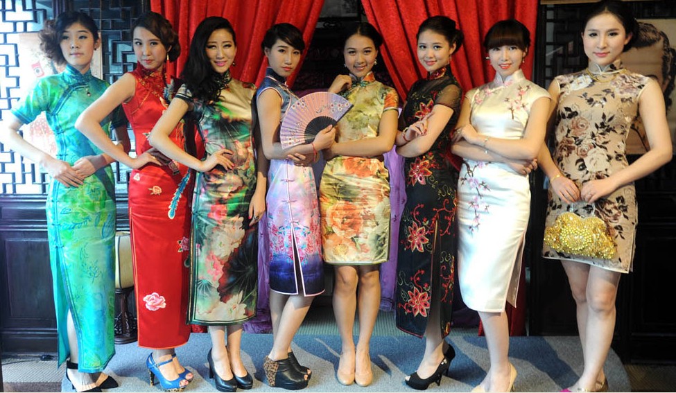 球友会官方入口旗袍  手工绣花礼服 模特